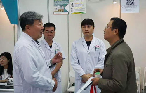 德州扑克平台网
肛肠科专家团队走进东北亚中医药博览会为百姓义诊