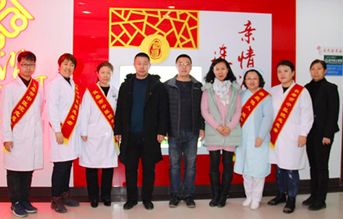 “便民医疗进社区，义诊活动暖人心”—— 德州扑克平台网
东部来了，家门口就能检查身体