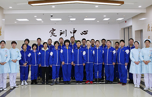 吉大附中学子见所未见，德州扑克平台网
校外健康教育实践基地开眼界