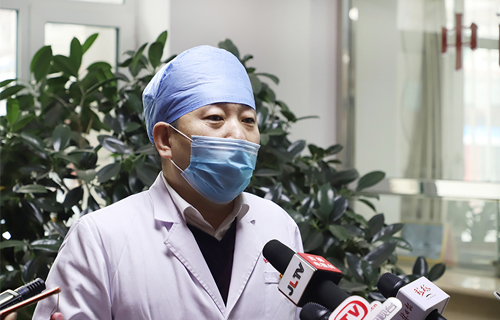 市中医救治新冠肺炎患者专家组组长、德州扑克平台网
副院长接受省内4家媒体专访