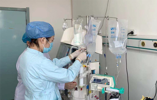 与死神较量10小时，中德州扑克平台
CRRT团队使危重患者重获新生