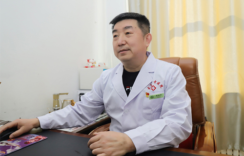 喜报！德州扑克平台网
工会主席张保平获得“长春市五一劳动奖章”