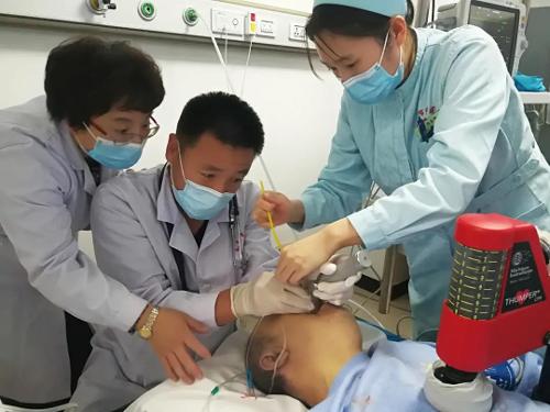 30分钟，德州扑克平台网
急诊科上演生死竞速