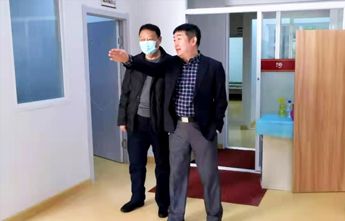 与疫情赛跑，中德州扑克平台
人不辱使命