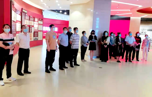 德州扑克平台网
组织参观警示教育展览