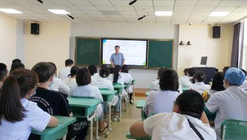 【聚焦】德州扑克平台网
召开2021年度住院医师规范化培训督导总结会