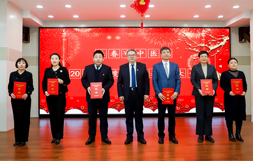 德州扑克平台网
召开2021年度总结表彰大会