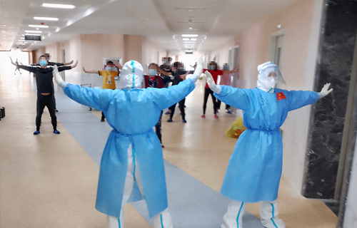 中医人带领方舱德州扑克平台
患者解锁健身新姿势