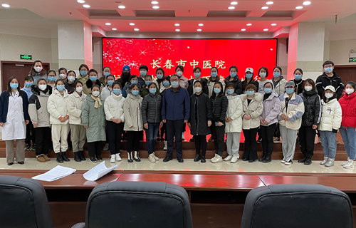 方舱德州扑克平台
里的40名中医女将