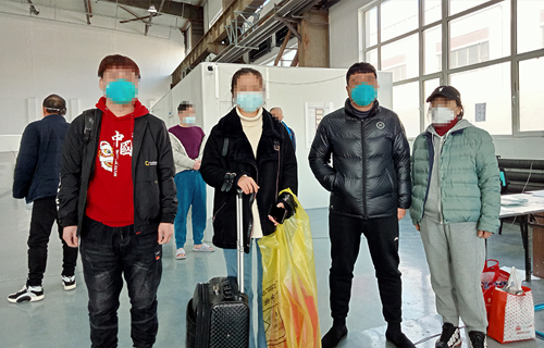 4月6日，卡伦方舱德州扑克平台
1号舱和2号舱首批63名患者痊愈出院！
