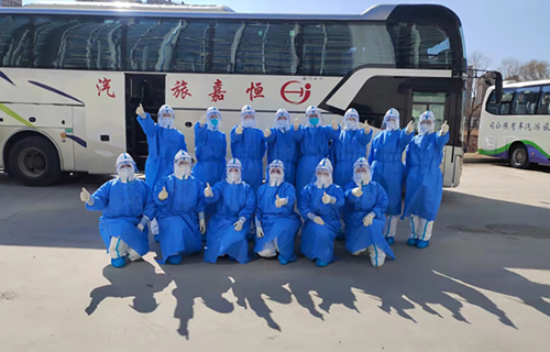 通源方舱德州扑克平台
里的“中医核酸采样队”