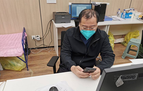 方舱德州扑克平台
里的“沟通专家”