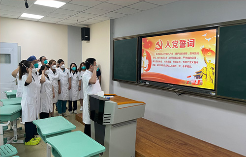 ​聆听抗疫故事，感悟红医精神，德州扑克平台网
组织开展“传承红医精神 战疫感动你我”主题活动