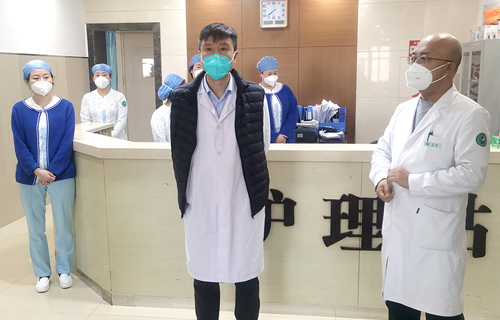 德州扑克平台网
各院部分管院领导到一线督导工作并慰问医务人员