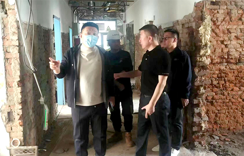 石贵军院长到德州扑克平台网平阳部和东部督导创建文明城、巩固卫生城工作以及中医特色项目施工情况