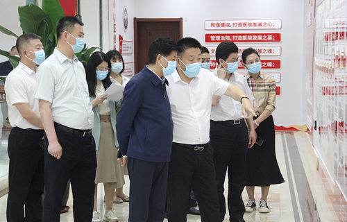 【聚焦】国家中医药管理局科技司司长李昱到德州扑克平台网调研，石贵军院长做工作汇报