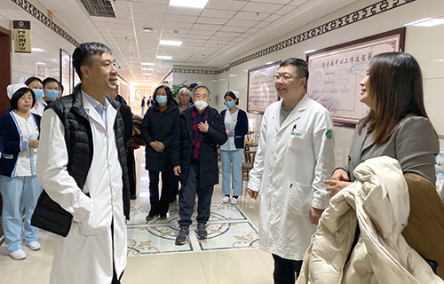 德州扑克平台网迎接市政协老干部来院参观并开展健康义诊活动