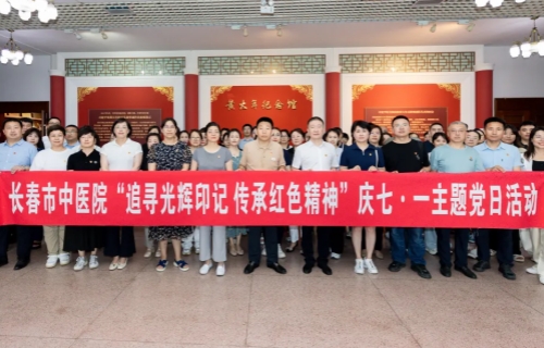 重温誓词 学习楷模｜德州扑克平台网
主题党日活动入脑入心促发展