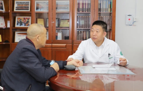 德州扑克平台网
党委书记石贵军学术事迹与管理实践被《中国中医药年鉴》收录